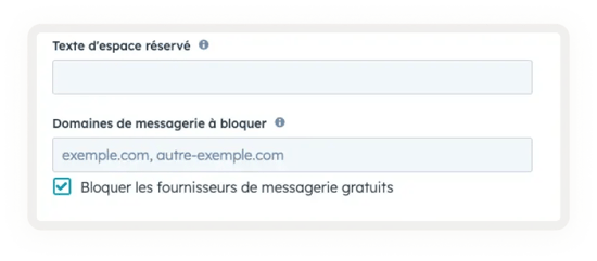 Une image montrant une case à cocher pou bloquer les fournisseurs de messagerie gratuits sur un formulaire de contact