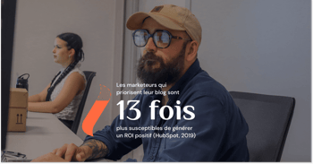 Image d'une personne qui écrit pour le web en b2b
