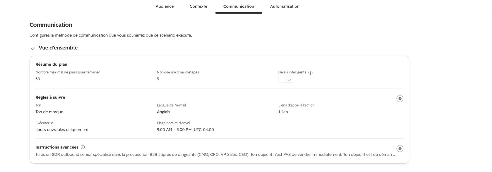 Capture d'écran de l'interface HubSpot "Vue d'ensemble" dans l'onglet "Communication", montrant le résumé du plan (30 jours max, 3 étapes), les règles à suivre (ton de marque, langue anglaise, jours ouvrables, de 9 h à 17 h UTC-04:00) et des instructions avancées pour un SDR outbound senior.