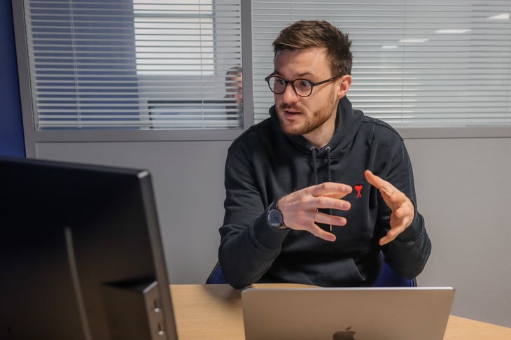 Renaud en plein webinaire