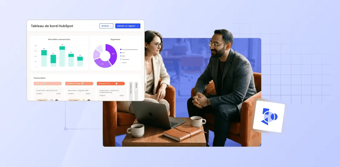 Deux personnes assises en train de discuter avec une image à côté représentant un tableau de bord sur HubSpot qui regroupe les données.