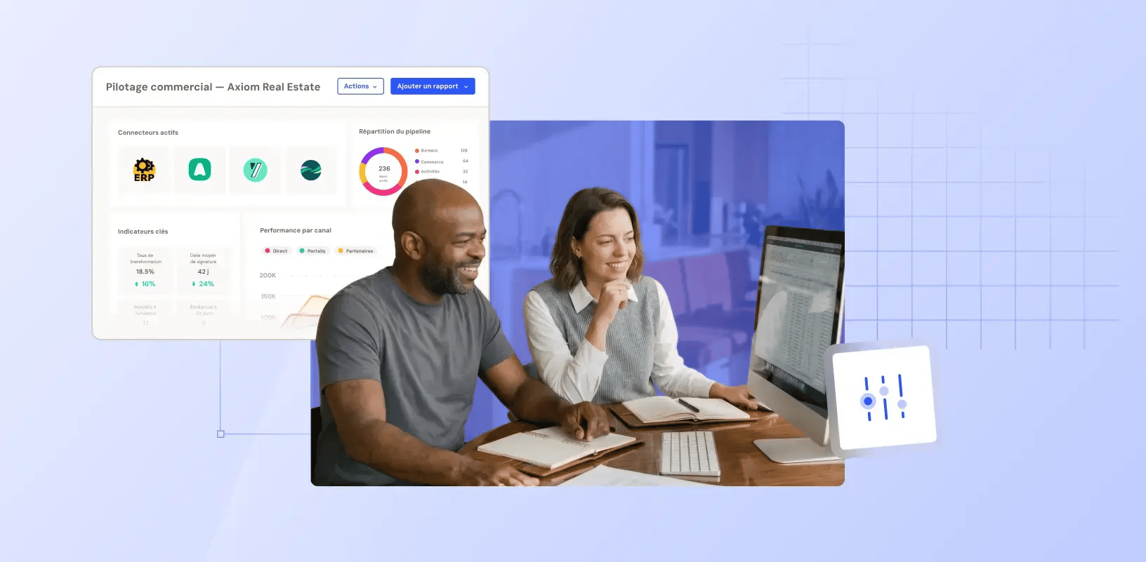 Deux collaborateurs consultant un tableau de bord HubSpot consolidé de l'activité immobilière
