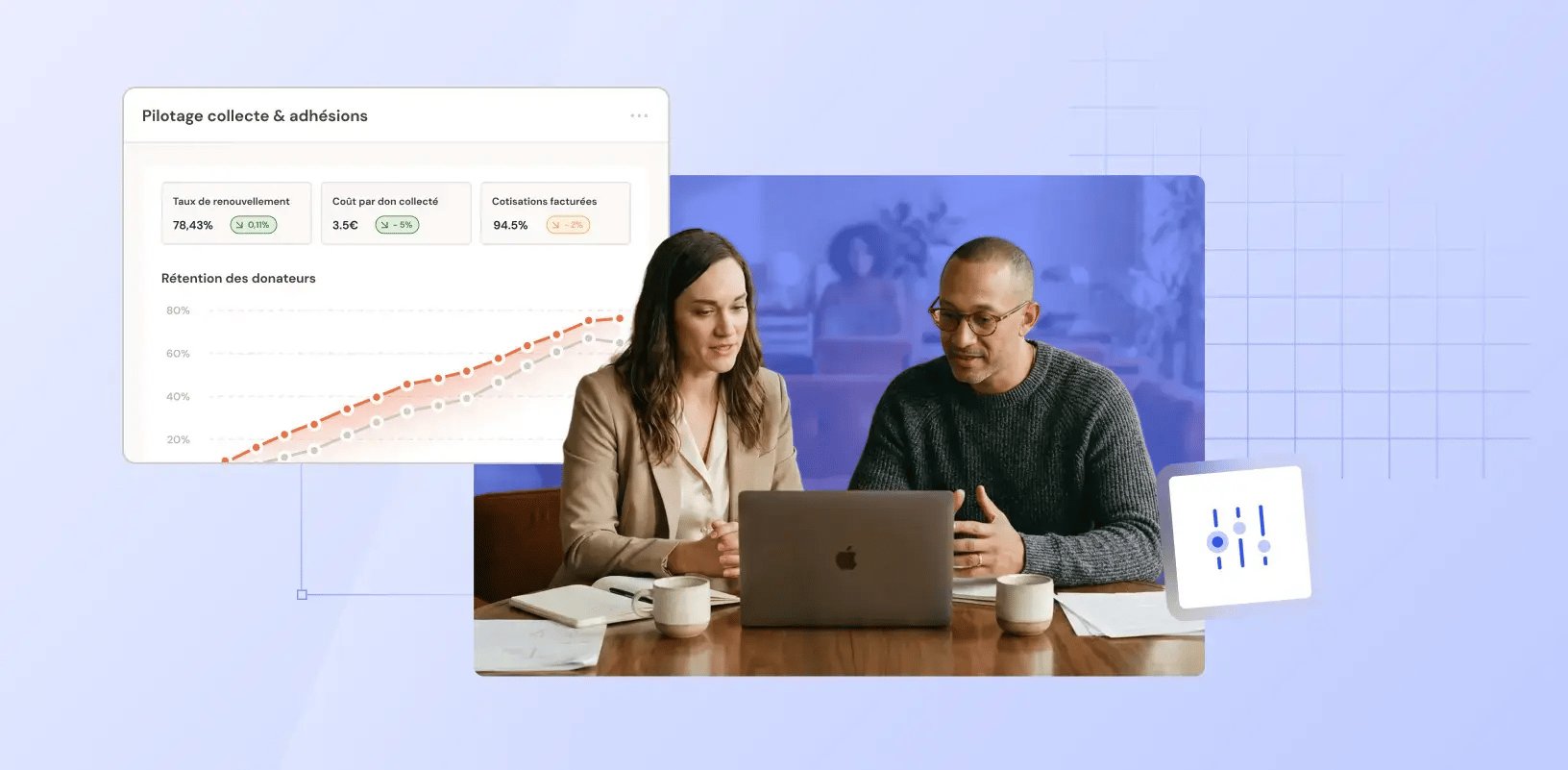 Deux personnes consultant un tableau de bord HubSpot de suivi des dons, des adhésions et de l'engagement