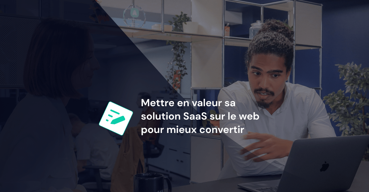 Un homme crée un site internet de conversion pour son SaaS